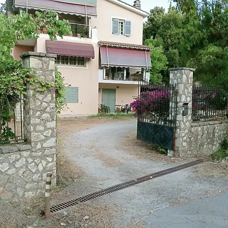 Spiros House Lejlighed